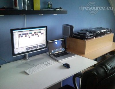 Our MEMBERS can Enlarge : DALIQUE's DJ-Booth