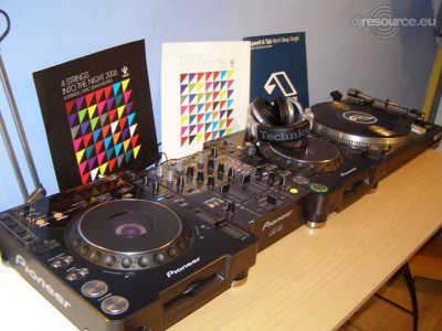 Booth: FIRST_DJ_BOOTH