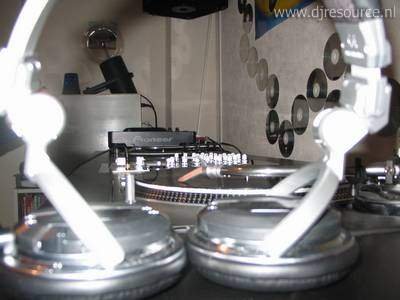 Our MEMBERS can Enlarge : headphone