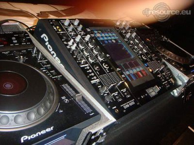 Our MEMBERS can Enlarge : DJ-DVJ's DJ-Booth