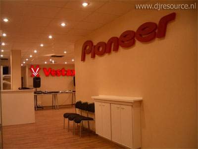 Our MEMBERS can Enlarge : The Moscow shop www.djsound.ru