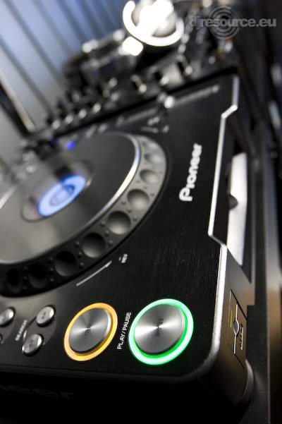 Our MEMBERS can Enlarge : CDJ Close-up 1