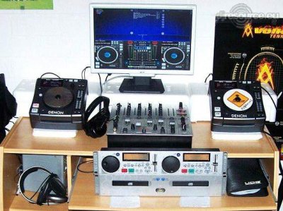 Booth: DJ-Set-DJ-Admin