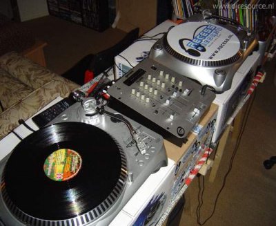 Our MEMBERS can Enlarge : DJ Booth 2004