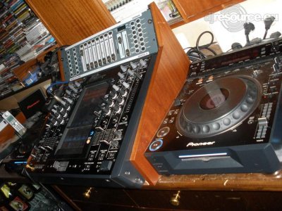 Our MEMBERS can Enlarge : DJInformal's DJ-Booth