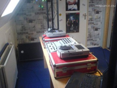 Enlarge : DJ-booth Enlarge : DJ-booth