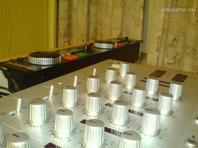 Our MEMBERS can Enlarge : Actionpic djbooth!