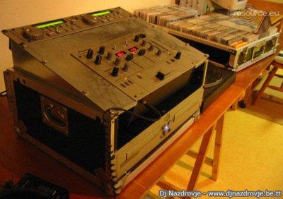 Our MEMBERS can Enlarge : dj booth