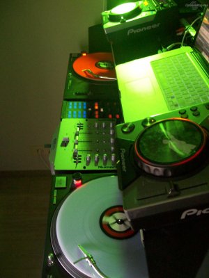 Show this booth : DJtall's DJ Booth Jan'11