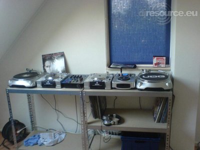 Enlarge : DJ-Booth-D.N.R. Enlarge : DJ-Booth-D.N.R.