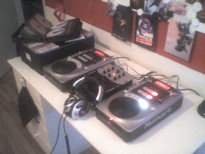 Our MEMBERS can Enlarge : DanellaM's DJ-Booth