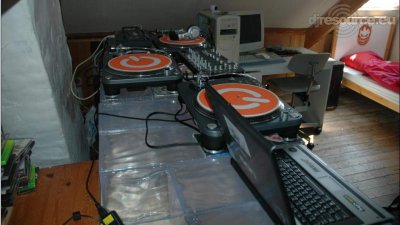 Enlarge : Den Ian's Dj Booth