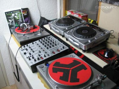 Enlarge : DizZorders DJ Booth Update Enlarge : DizZorders DJ Booth Update
