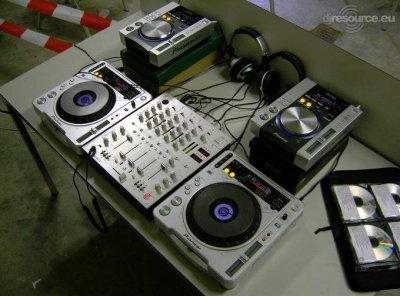 Enlarge : Booth DJ-RK & DJ Jeffrey Enlarge : Booth DJ-RK & DJ Jeffrey