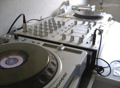 Enlarge : Dj Booth Enlarge : Dj Booth