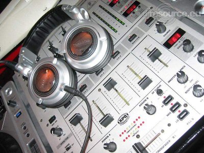 Our MEMBERS can Enlarge : Headphone