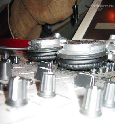 Our MEMBERS can Enlarge : Headphone2