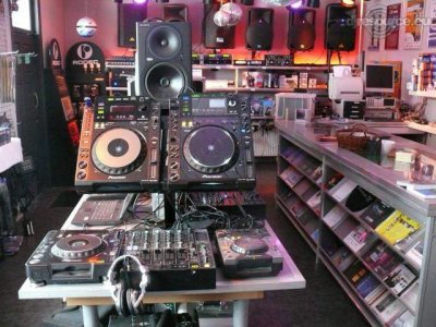 Our MEMBERS can Enlarge : Dj Malis Dj Booth