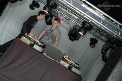 Our MEMBERS can Enlarge : Opendeurdag Dj shop