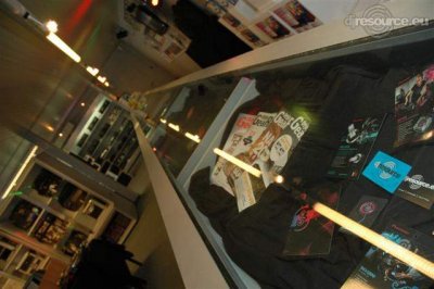 Our MEMBERS can Enlarge : Opendeurdag Dj shop
