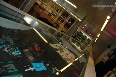 Our MEMBERS can Enlarge : Opendeurdag Dj shop