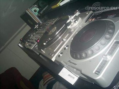 Enlarge : Dj set Enlarge : Dj set