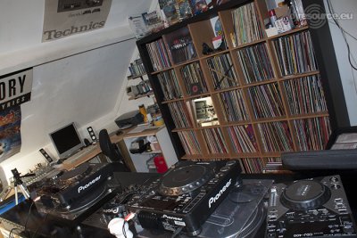 Show this booth : Dyno's DJ -Booth Oct'12