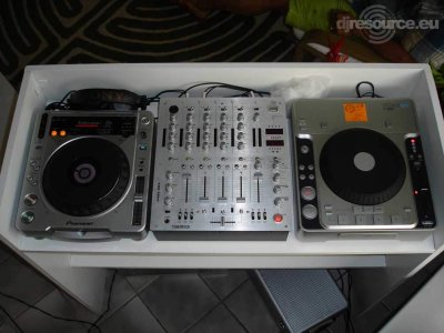 Enlarge : Elpadres DJ-Booth B Enlarge : Elpadres DJ-Booth B