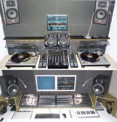 Show this booth : ErnieGee's DJ -Booth Sep'12
