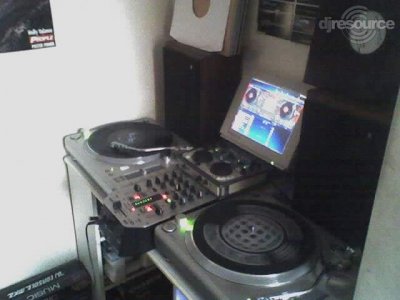 Our MEMBERS can Enlarge : Dj Eyeball Paul Crib Booth Our MEMBERS can Enlarge : Dj Eyeball Paul Crib Booth