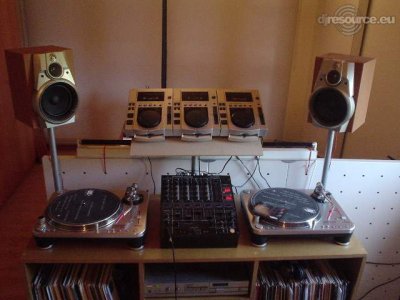 Booth: DJ FERRE booth