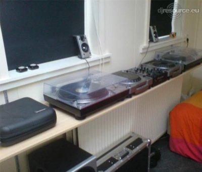 Our MEMBERS can Enlarge : GD's DJ-Booth