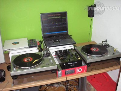 Our MEMBERS can Enlarge : Gerrit's Dj booth