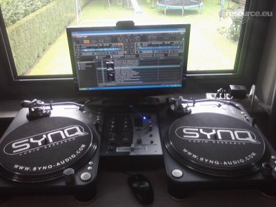 Show this booth : First dj booth