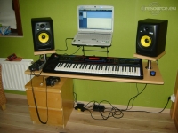 Gilloso-s-DJ-Booth-Apr-11