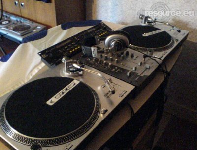 Enlarge : DJ-Booth-O3/2008