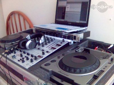Enlarge : Gus Dj booth