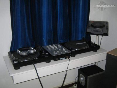 Enlarge : DJ Booth hansvdo
