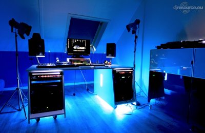 Our MEMBERS can Enlarge : DJ Booth / Studio