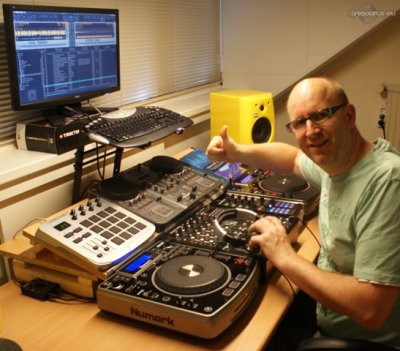 Our MEMBERS can Enlarge : DJ-Houwie him self