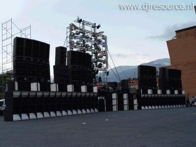 Our MEMBERS can Enlarge : Here with 100 Cerwin-Vega subs