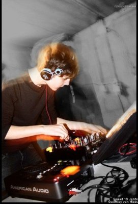 Our MEMBERS can Enlarge : KevinGabriels's DJ Booth Jan'11