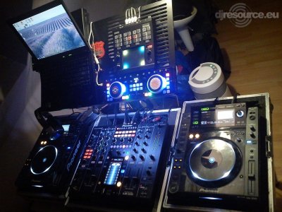 Show this booth : LINK2U's DJ -Booth Oct'11