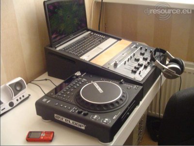 Enlarge : DJ Large's Booth Enlarge : DJ Large's Booth