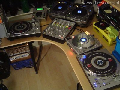 Our MEMBERS can Enlarge : DJ BOOTH 11-2005