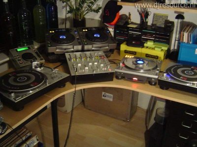 Our MEMBERS can Enlarge : DJ BOOTH 11-2005