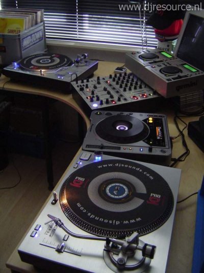 Our MEMBERS can Enlarge : Dj L@uW's Booth (new)