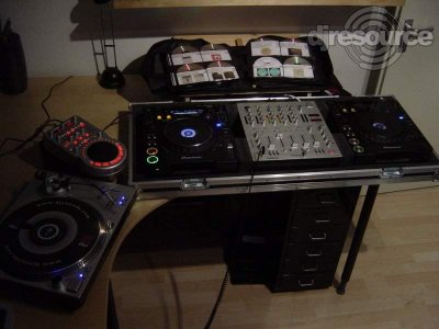 Our MEMBERS can Enlarge : DJ Booth L@uW 28-04-2006