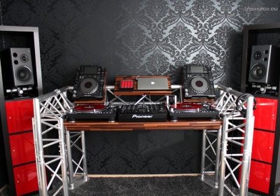 Show this booth : Lautstark's DJ -Booth Sep'13