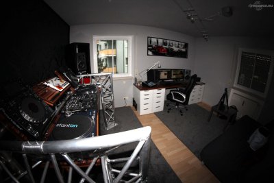 Show this booth : Lautstark's DJ -Booth Oct'13